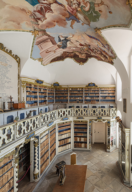 Blick in die Klosterbibliothek von St. Marienthal. (Foto: Till Schuster)