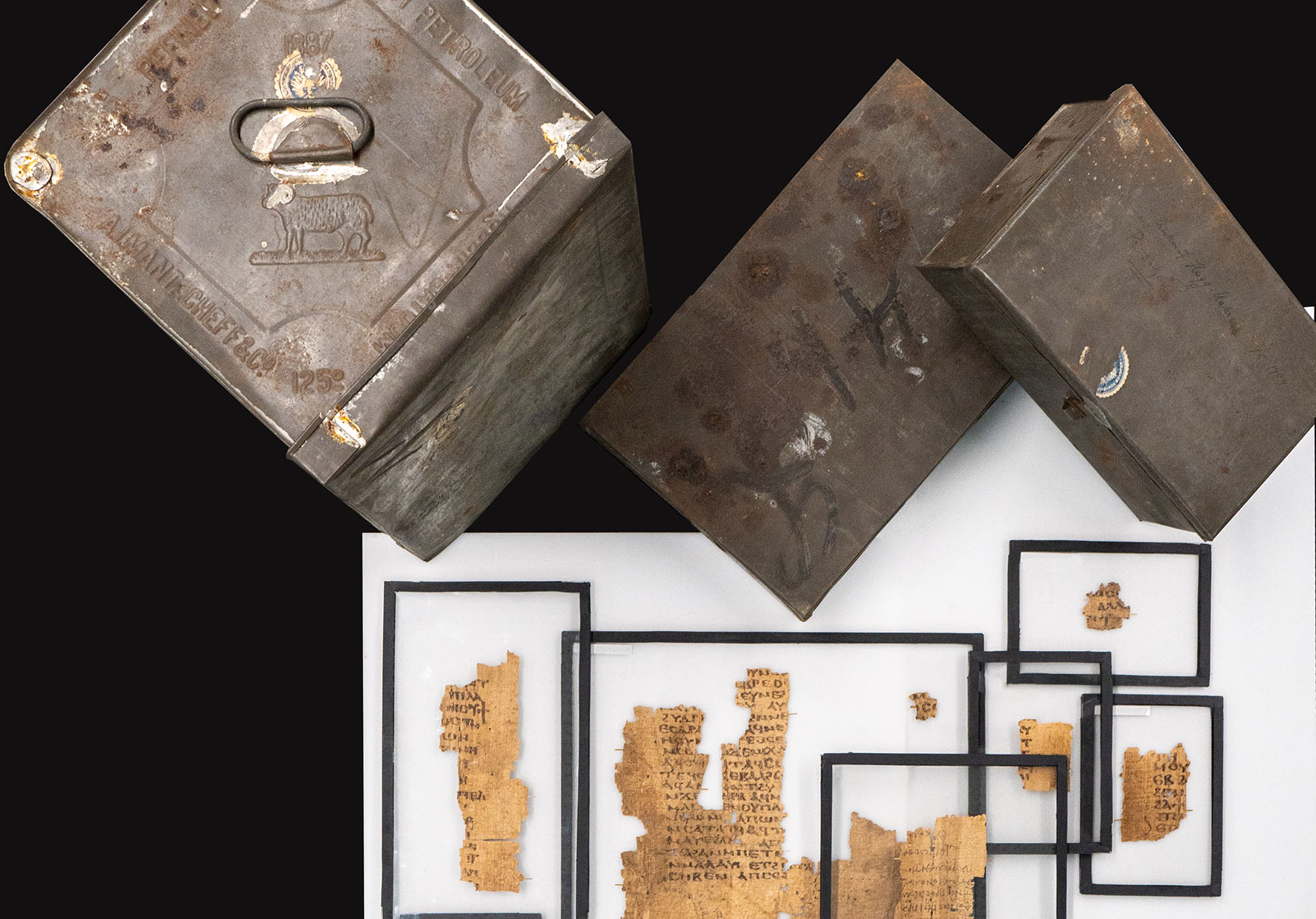 Transportkisten und Papyri, Foto: Thomas Kademann
