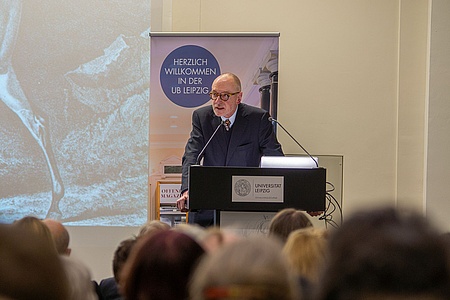 Prof. Dr. Ulrich Raulff hält den Eröffnungsvortrag "Das letzte Jahrhundert der Pferde"