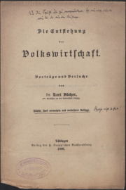 Titelseite von Karl Büchers Buch über die Entstehung der Volkswirtschaft in der fünften Auflage von 1906 mit eigenhändigen Notizen Büchers und dem Stempel der Buchdruckerei Oskar Brandstetter Leipzig